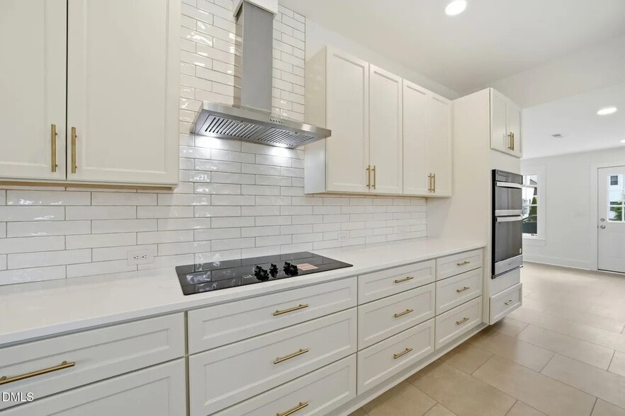 Building Photo - 611 W Pearsall St