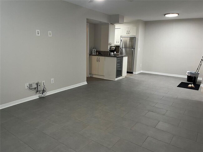 Building Photo - 528 Golden Raintree Pl