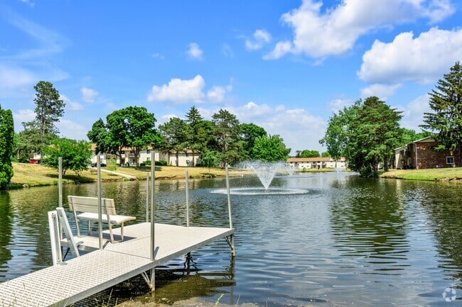 Arbor Lakes Fountain Lake - Arbor Lakes at Middleton