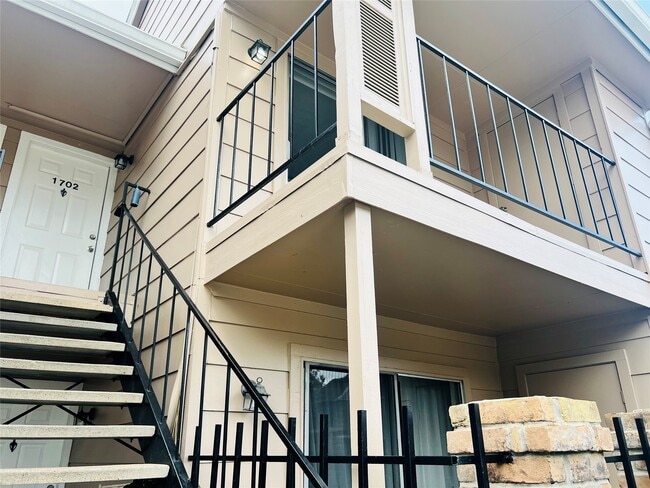 Building Photo - 2800 Jeanetta St