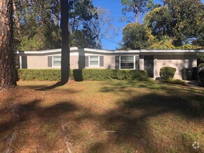 Building Photo - 4 Bedroom 2 Bath