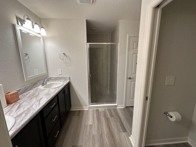Building Photo - 4 Bedroom 2 Bathroom in Winter Haven