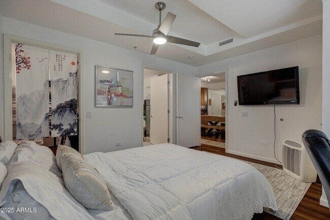 Building Photo - 7147 E Rancho Vista Dr