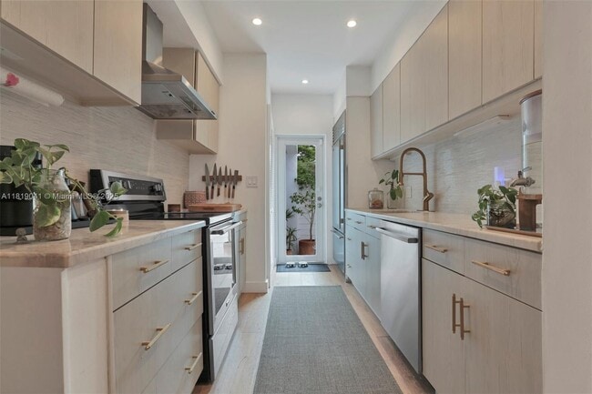 Building Photo - 405 NE 90th St