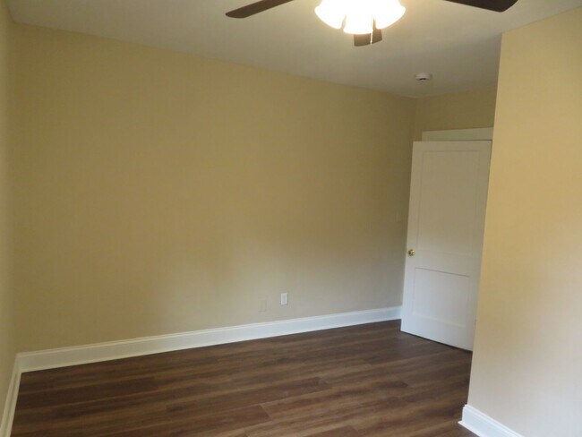 Building Photo - Newly renovated and updated home in Historic Petersburg.