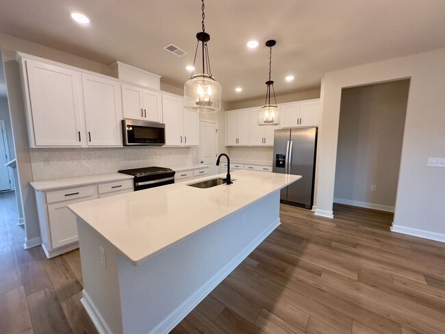 Building Photo - Custom Home in Bella Vita!