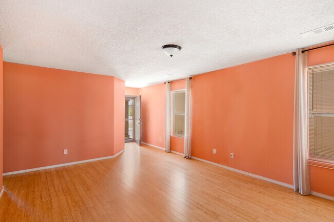 Building Photo - Three Bedroom, 2 Bathroom in newer Subdivision