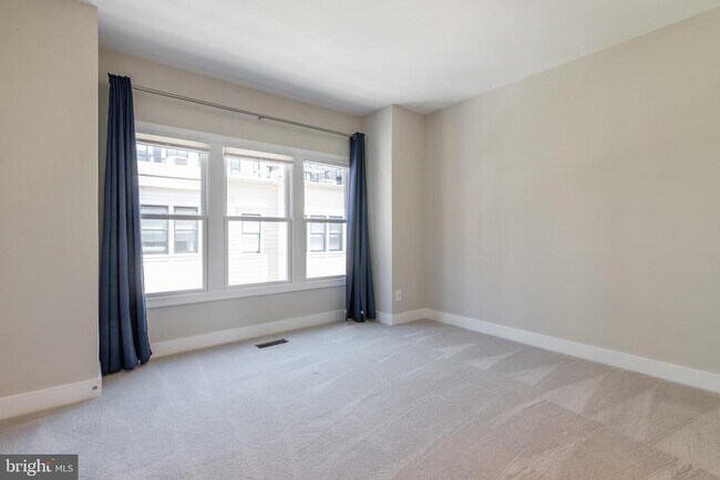 Building Photo - 1527 16th Rd N