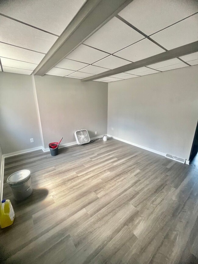 Building Photo - 2 Bed 1 Bath- Pittsburgh Pa
