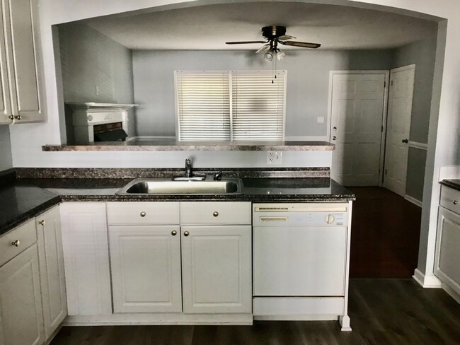 Building Photo - Beautiful 2 bedroom 1 bath home in charlotte