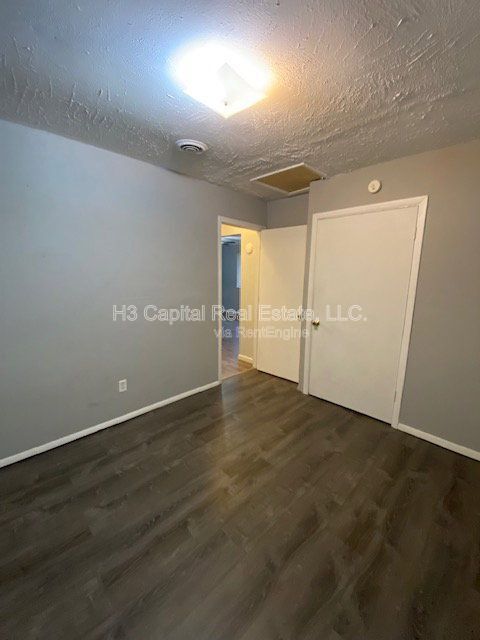 Building Photo - 208 W Thomas St