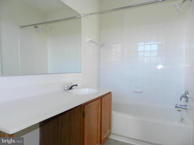 Building Photo - 304 Pinnacle Dr