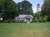 Building Photo - 1 Bedroom off Staley Rd!