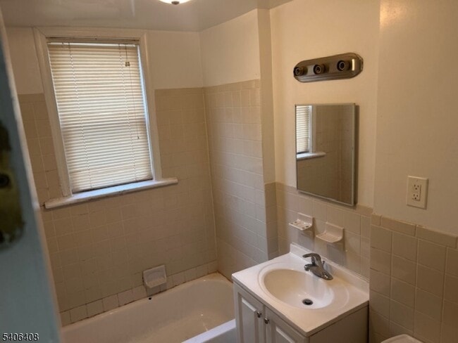 Building Photo - 185 Goldsmith Ave