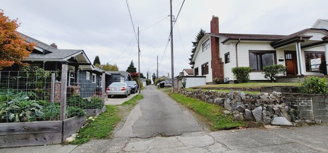 Building Photo - Rare opportunity to live in a stunning 5 B...