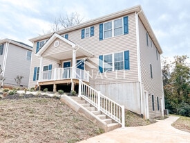 Building Photo - 2305 Tazewell Ave