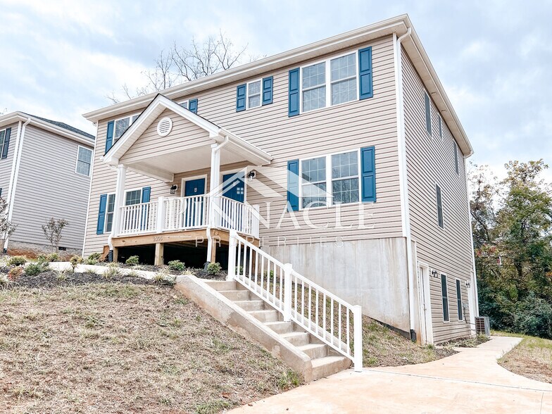 Building Photo - 2305 Tazewell Ave