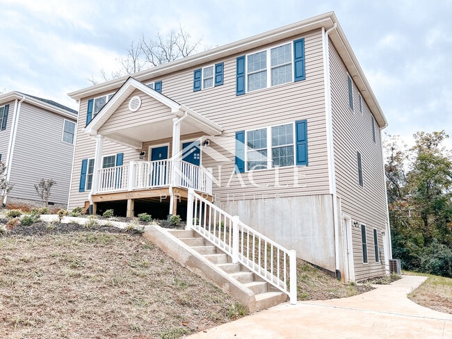 Building Photo - 2305 Tazewell Ave