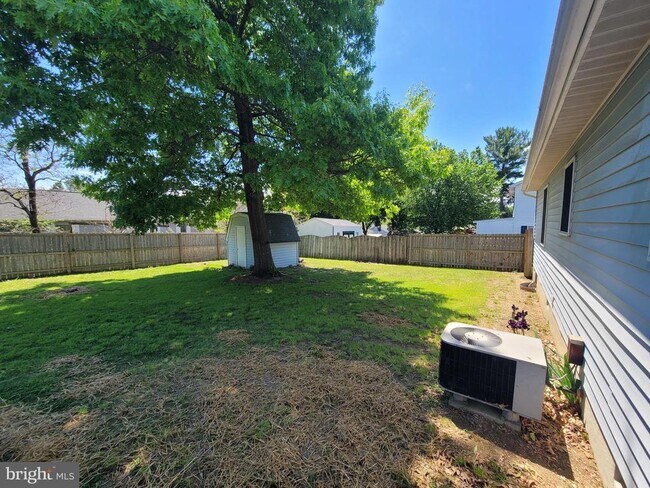 Building Photo - 111 Windcrest Cir
