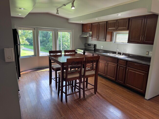 Building Photo - 4096 Simpson Ln