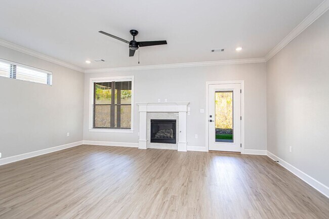 Building Photo - 302 Kanis Ridge Dr