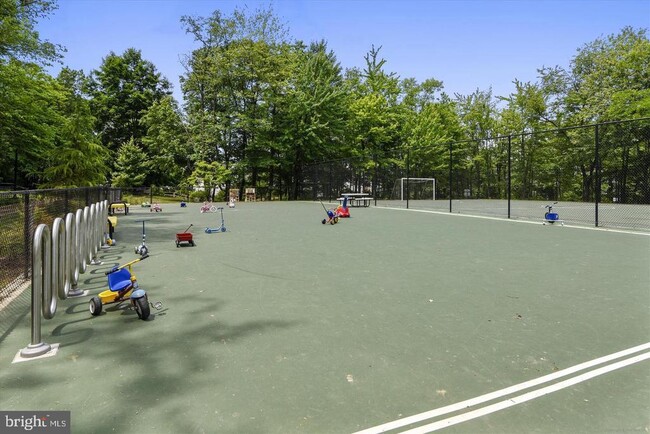 Building Photo - 8350 Greensboro Dr