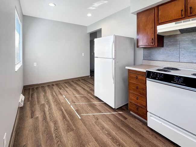 Building Photo - 2836 S Burdick St