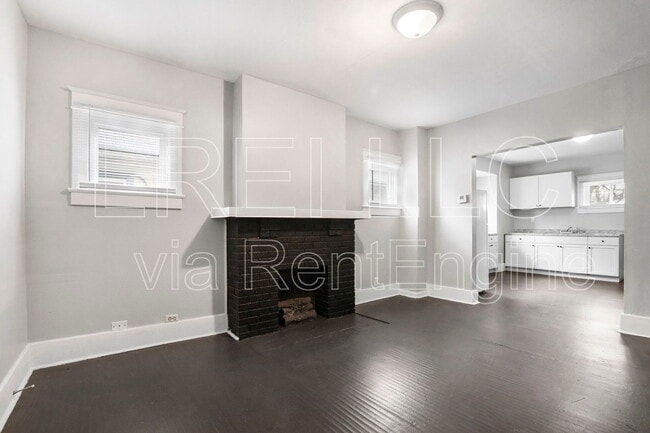 Building Photo - 247 S 39th St