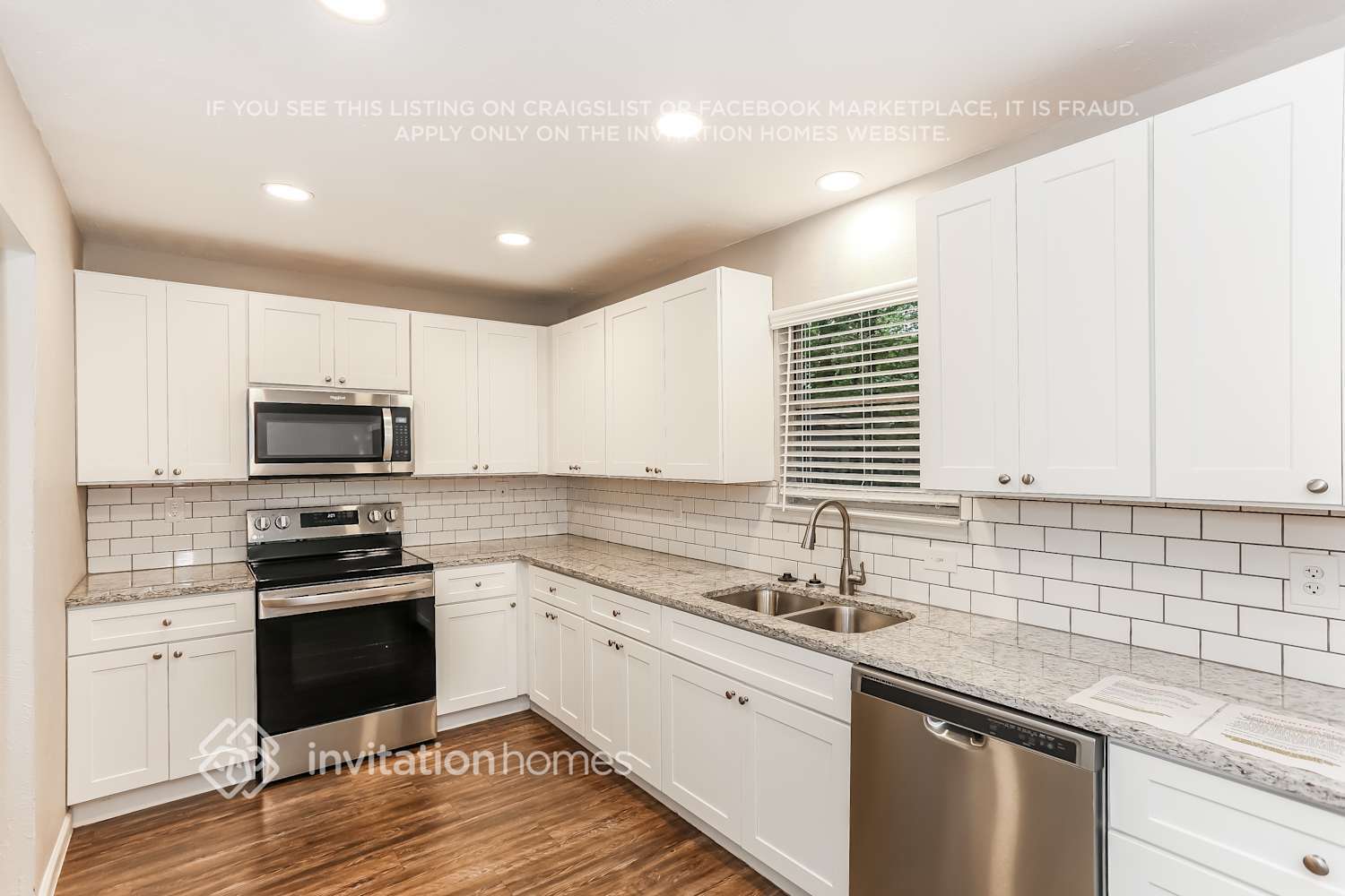 Building Photo - 811 Clover Park Dr