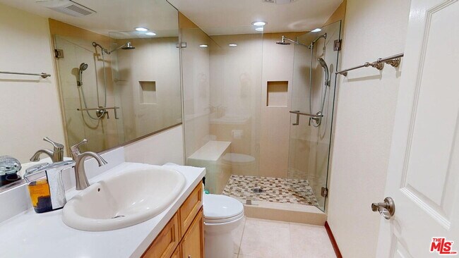 Building Photo - 7814 Woodhall Ave