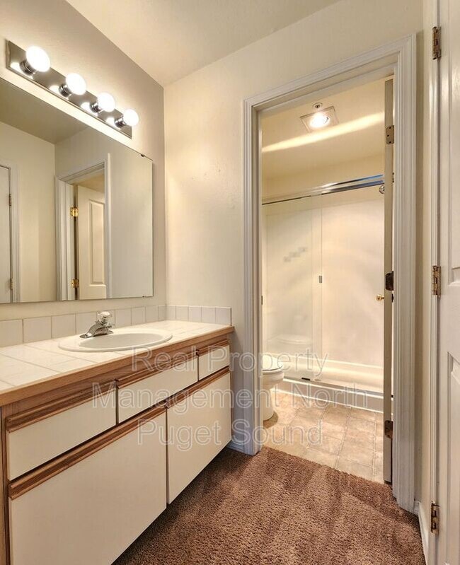 Building Photo - 9727 18th Ave W