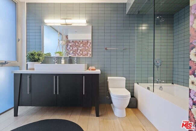 Building Photo - 1220 Cabrillo Ave