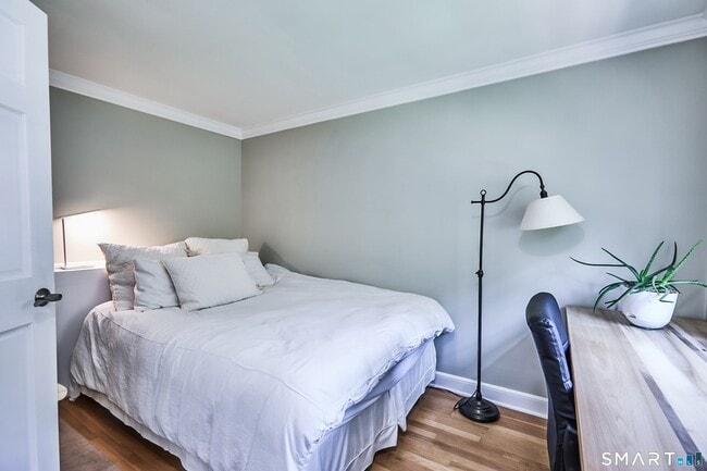 Building Photo - 188 Compo Rd S