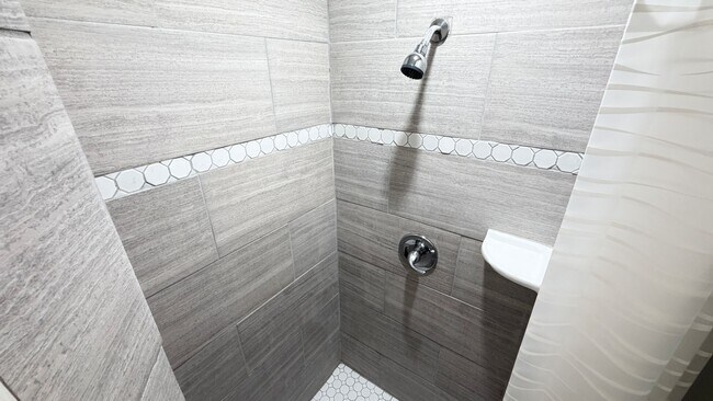 Building Photo - Timeless Charm Meets Modern Living — A 2BD/2BA Casselberry Gem You’ll Fall In Love With! WASHER &...