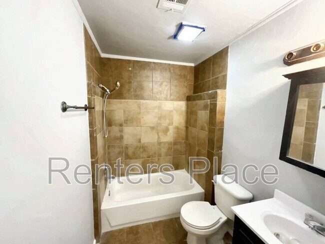 Building Photo - 1208 S Erie Ave