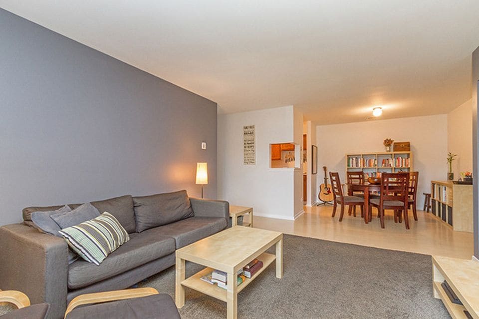 Excellent entertaining space with dining area and living room - 1426 Stonebridge Circle