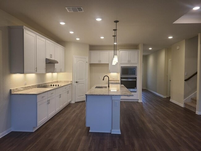 Building Photo - 32 Pacific Loon St