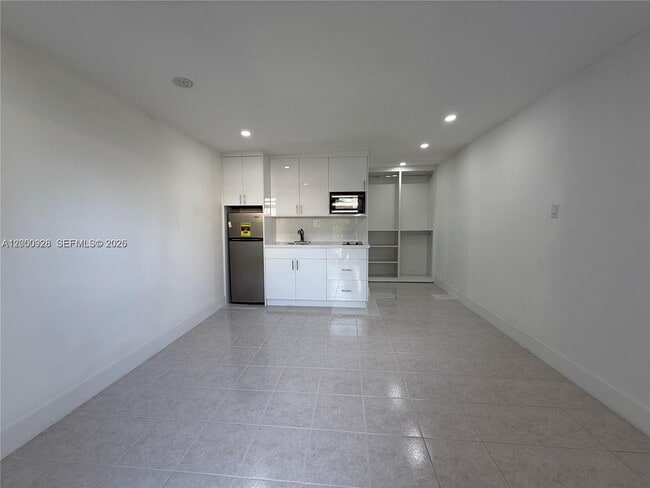 Building Photo - 6820 SW 5th St