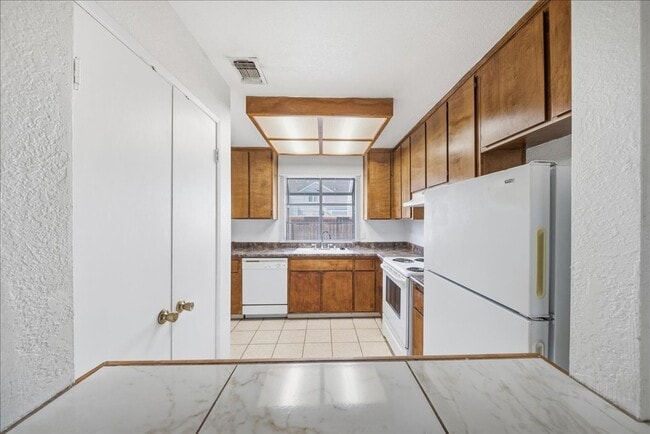 Building Photo - 5945 Main Ave