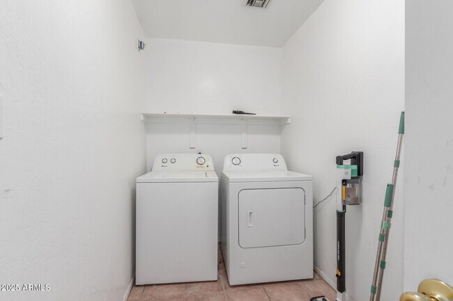 Building Photo - 2361 E Riviera Dr