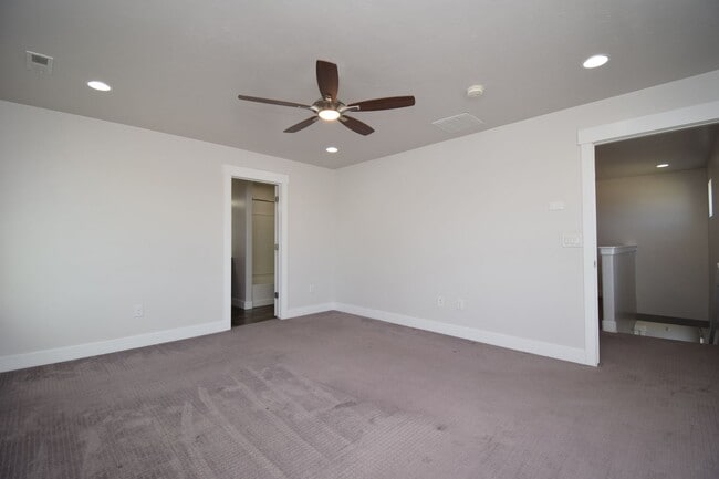 Building Photo - 4 Bed 3.5 Bath Sunny and Spacious South Jordan Corner-Lot Home with Views!