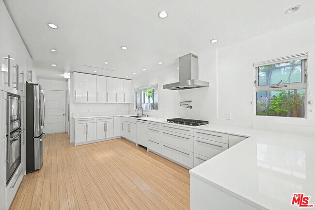 Building Photo - 9512 Duxbury Ln
