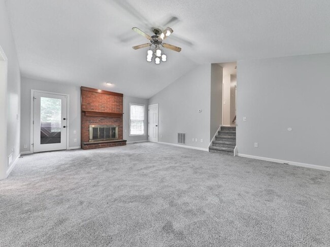 Building Photo - 725 Creek Trail NW
