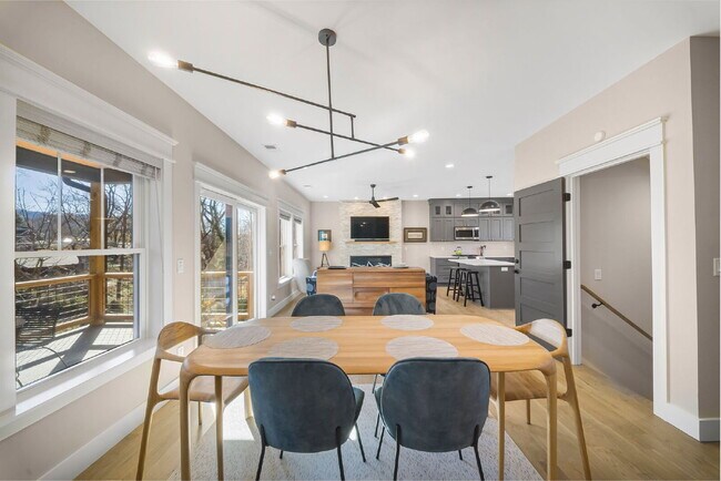 Building Photo - Fully Furnished | Asheville Area | 3–12 Month Leases Available