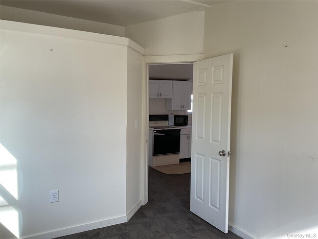 Building Photo - 1114-1114 NY-94