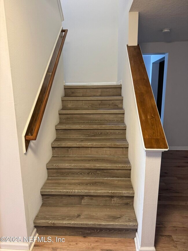 Building Photo - 348 Auburn Oaks Rd E