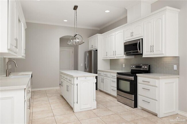 Building Photo - 18 N 49th St