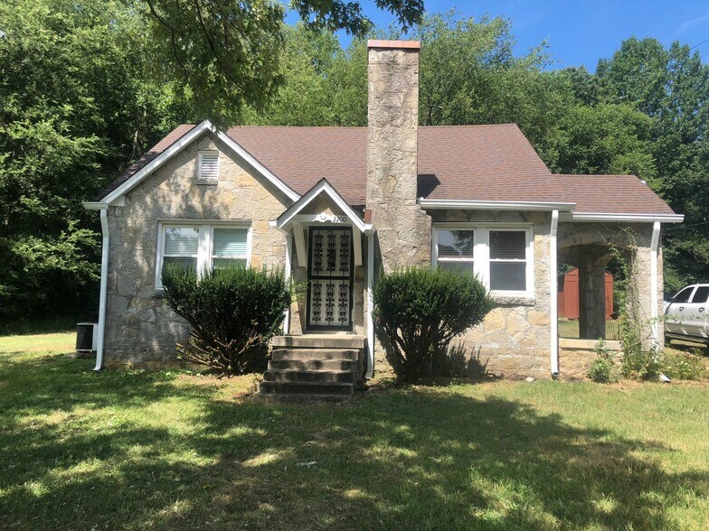 Building Photo - 2200 Claylick Road
