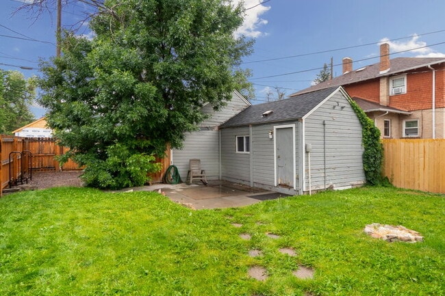 Building Photo - 316 E 20th St