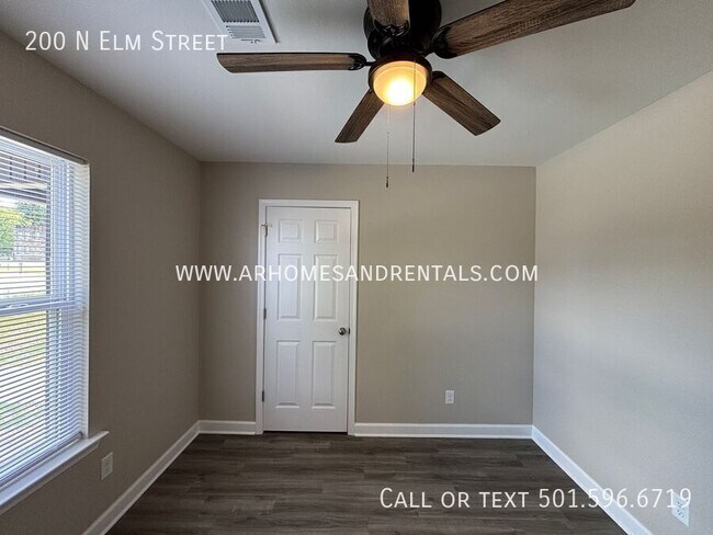 Building Photo - 200 N Elm St